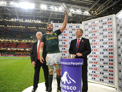 13.11.10 - Wales v South Africa - Invesco Perpetual Series 2010 - Victor Matfield of South Africa lifts the Prince William Cup. 