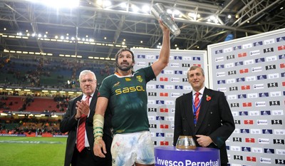 13.11.10 - Wales v South Africa - Invesco Perpetual Series 2010 - Victor Matfield of South Africa lifts the Prince William Cup. 