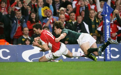 13.11.10 Wales v South Africa... Wales' George North scores his second try. 