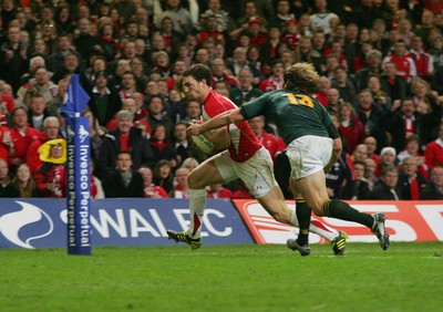 13.11.10 Wales v South Africa - Autumn International Series -   Wales' George North dives over for his second try. 