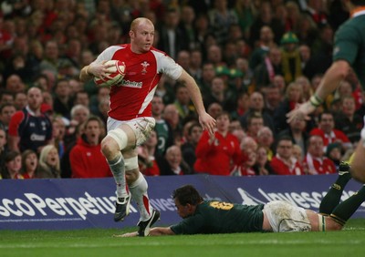 13.11.10 Wales v South Africa - Autumn International Series -   Wales' Martyn Williams leaves South Africa's Pierre Spies sprawling as he makes a break. 