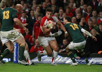 13.11.10 Wales v South Africa - Autumn International Series -   Wales' Chris Czekaj steps inside Bjorn Basson(14) as Francois Steyn covers. 