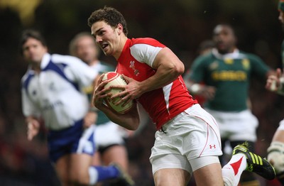 13.11.10 .. Wales v South Africa. -  Wales' George North races in to score try on his debut 