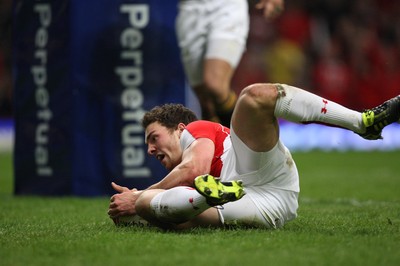 13.11.10 .. Wales v South Africa. -  Wales' George North races in to score try on his debut 