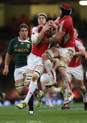 13.11.10 .. Wales v South Africa. -  Wales' Ryan Jones and Jonathan Thomas ensure possession 