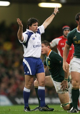 13.11.10 Wales v South Africa... Referee Steve Walsh awards a penalty. 