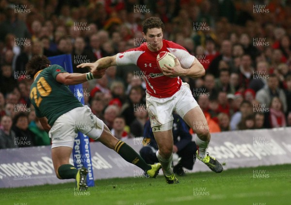 13.11.10 Wales v South Africa - Autumn International Series -   Wales' George North brushes off the tackle of South Africa's Francois Hougaard. 