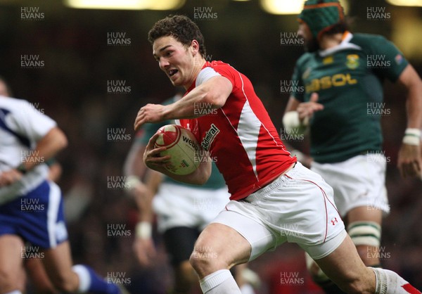 13.11.10 .. Wales v South Africa. -  Wales' George North races in to score try on his debut 