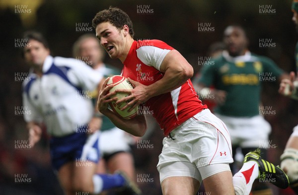 13.11.10 .. Wales v South Africa. -  Wales' George North races in to score try on his debut 