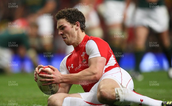 13.11.10 .. Wales v South Africa. -  Wales' George North races in to score try on his debut 