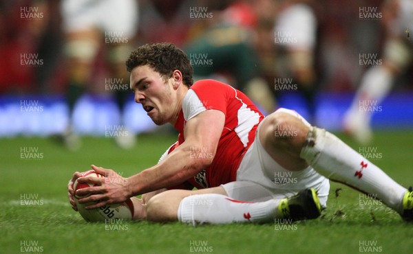 13.11.10 .. Wales v South Africa. -  Wales' George North races in to score try on his debut 