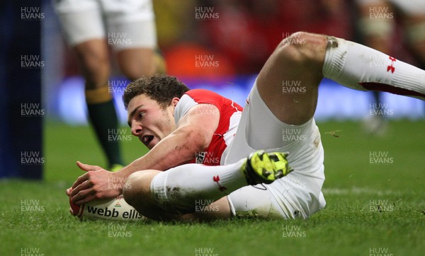 13.11.10 .. Wales v South Africa. -  Wales' George North races in to score try on his debut 