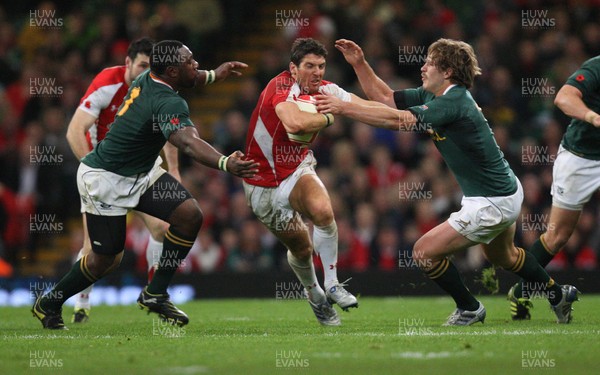 13.11.10 .. Wales v South Africa. -  Wales' James Hook breaks between South Africa's Francois Steyn and Tendai Mtawarira  