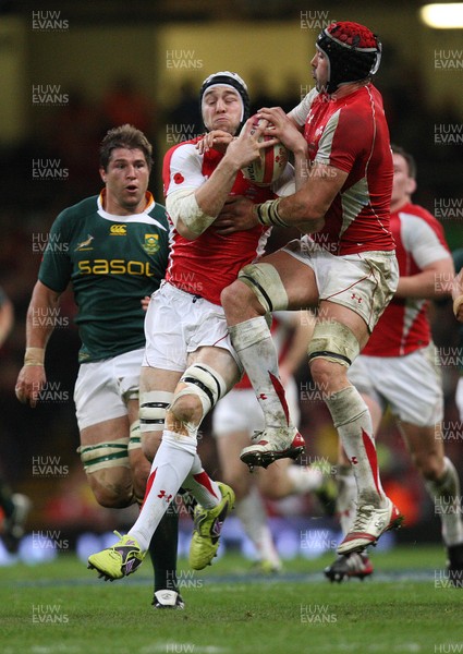 13.11.10 .. Wales v South Africa. -  Wales' Ryan Jones and Jonathan Thomas ensure possession 