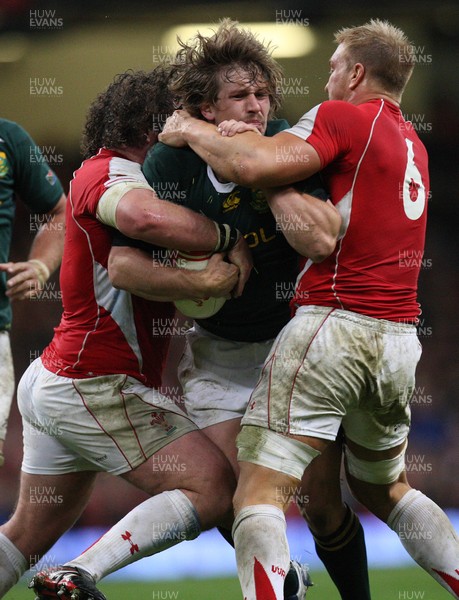 13.11.10 .. Wales v South Africa. -  South Africa's Francois Steyn is stopped by Wales' Andy Powell and Adam Jones  