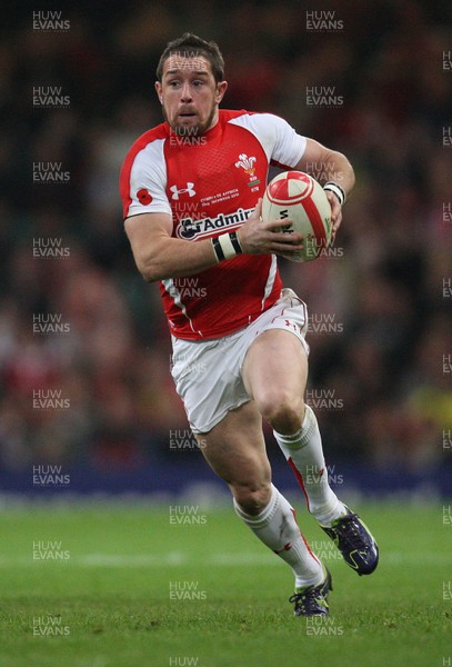 13.11.10 .. Wales v South Africa. -  Wales' Shane Williams   