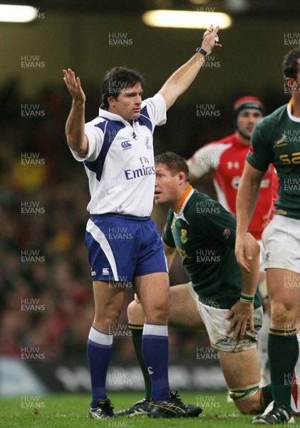 13.11.10 Wales v South Africa... Referee Steve Walsh awards a penalty. 