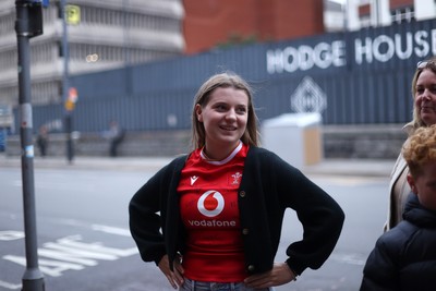 180926 - Wales Women v South Africa Women - Vodafone Wales WXV Series - Fans welcome the team