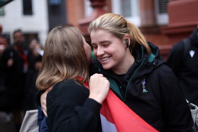 180926 - Wales Women v South Africa Women - Vodafone Wales WXV Series - Fans welcome the team