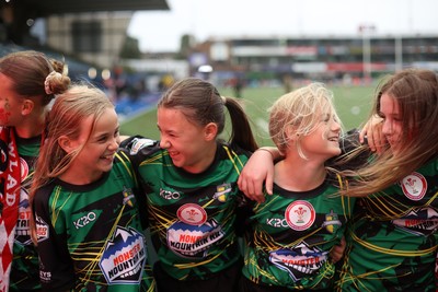 180926 - Wales Women v South Africa Women - Vodafone Wales WXV Series - Fans