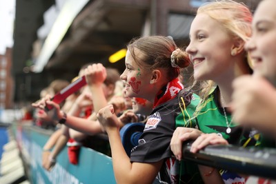 180926 - Wales Women v South Africa Women - Vodafone Wales WXV Series - Fans