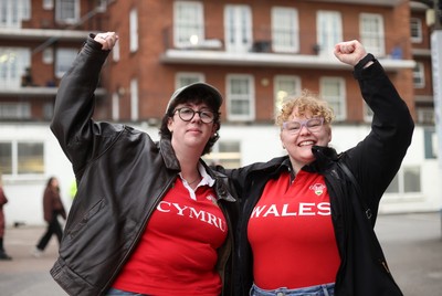 180926 - Wales Women v South Africa Women - Vodafone Wales WXV Series - Fans