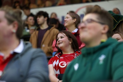 180926 - Wales Women v South Africa Women - Vodafone Wales WXV Series - Fans
