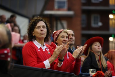 180926 - Wales Women v South Africa Women - Vodafone Wales WXV Series - Fans