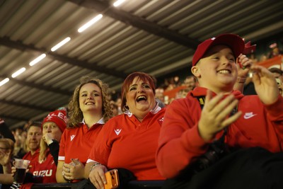 180926 - Wales Women v South Africa Women - Vodafone Wales WXV Series - Fans