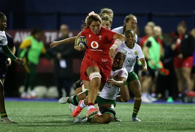 180926 - Wales Women v South Africa Women - Vodafone Wales WXV Series - Georgia Evans of Wales makes a break