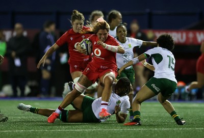 180926 - Wales Women v South Africa Women - Vodafone Wales WXV Series - Georgia Evans of Wales makes a break