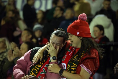 180926 - Wales Women v South Africa Women - Vodafone Wales WXV Series - Fans