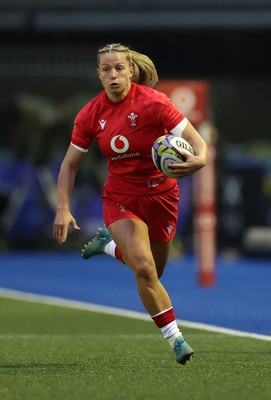180926 - Wales Women v South Africa Women - Vodafone Wales WXV Series - Amy Williams of Wales 
