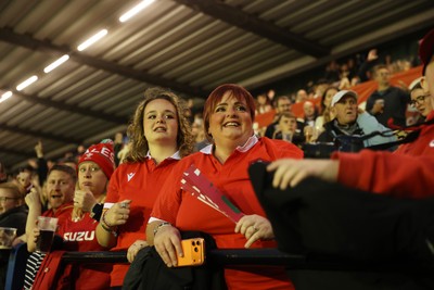180926 - Wales Women v South Africa Women - Vodafone Wales WXV Series - Fans