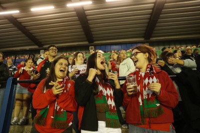 180926 - Wales Women v South Africa Women - Vodafone Wales WXV Series - Fans