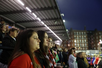 180926 - Wales Women v South Africa Women - Vodafone Wales WXV Series - Fans