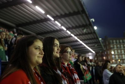 180926 - Wales Women v South Africa Women - Vodafone Wales WXV Series - Fans
