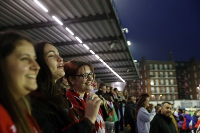180926 - Wales Women v South Africa Women - Vodafone Wales WXV Series - Fans