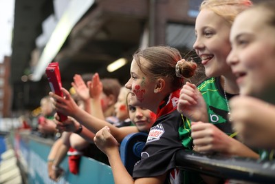 180926 - Wales Women v South Africa Women - Vodafone Wales WXV Series - Fans