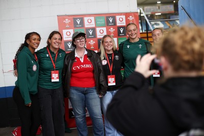 180926 - Wales Women v South Africa Women - Vodafone Wales WXV Series - Fans