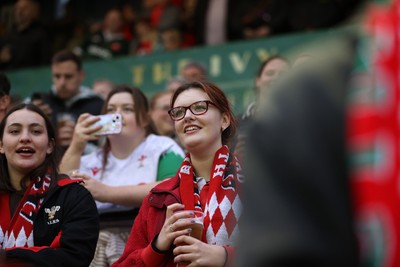 180926 - Wales Women v South Africa Women - Vodafone Wales WXV Series - Fans