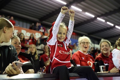 180926 - Wales Women v South Africa Women - Vodafone Wales WXV Series - Fans