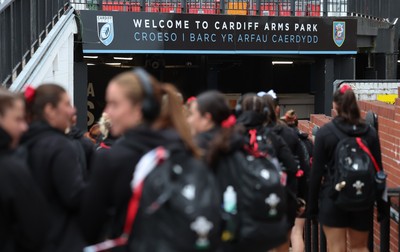 180926 Wales v South Africa, Vodafone Wales WXV Series -The Wales Women squad make their way from the hotel to the ground ahead of the match