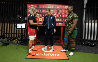 180926 Wales v South Africa, Vodafone Wales WXV Series - Wales captain Alex Callender with South Africa captain Babalwa Latsha and referee Ella Goldsmith at the coin toss