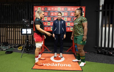180926 Wales v South Africa, Vodafone Wales WXV Series - Wales captain Alex Callender with South Africa captain Babalwa Latsha and referee Ella Goldsmith at the coin toss