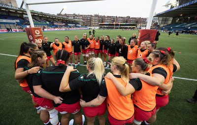 180926 Wales v South Africa, Vodafone Wales WXV Series - The Wales squad huddle up during warm up