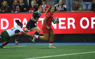 180926 Wales v South Africa, Vodafone Wales WXV Series - Courtney Keight of Wales races in to score try
