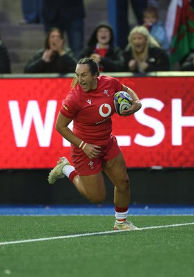 180926 Wales v South Africa, Vodafone Wales WXV Series - Courtney Keight of Wales races in to score try