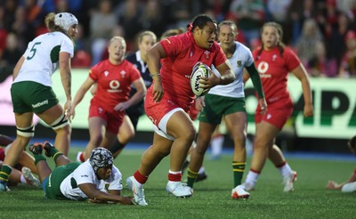 180926 Wales v South Africa, Vodafone Wales WXV Series - Sisilia Tuipulotu of Wales races in to score try