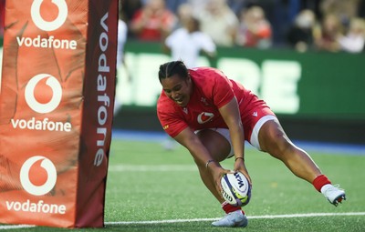 180926 Wales v South Africa, Vodafone Wales WXV Series - Sisilia Tuipulotu of Wales races in to score try